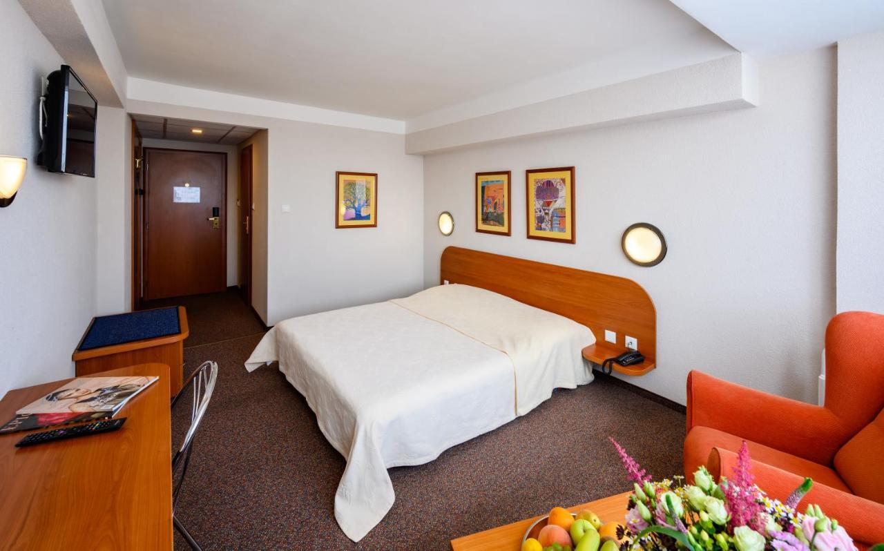 Hotel Lux Banská Bystrica Extérieur photo