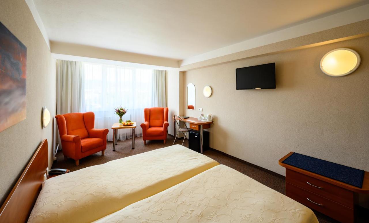 Hotel Lux Banská Bystrica Extérieur photo